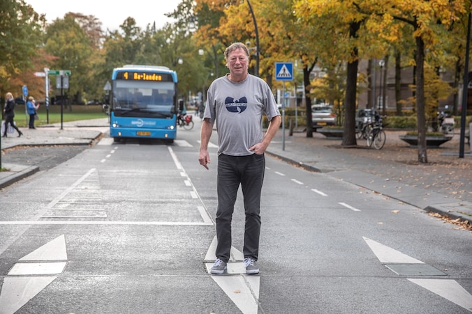 Zwollenaar is wegdek-ellende Kerkstraat na 20 jaar helemaal zat | Regio ...
