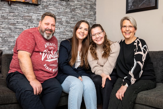 Angélina (13) uit Hardenberg kleurt haar wereld met steentjes terwijl ...