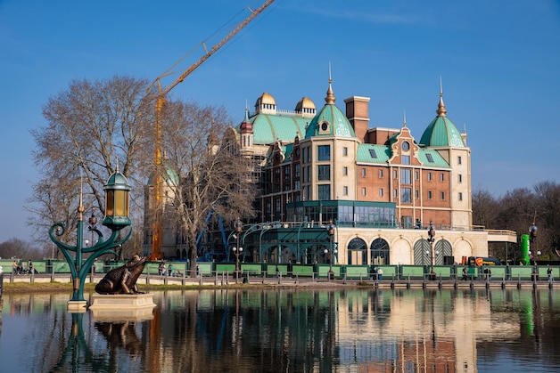 Bouwer van Grand Hotel in Efteling weer failliet: 180 werknemers op
