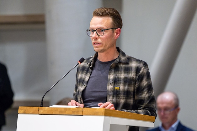‘Ongekende’ azc-avond in Hardenberg: ‘De geest is uit de fles’ | Regio ...