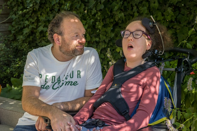 Anna (14) krijgt plots veel minder zorg: vader Jonas vreest zijn baan ...
