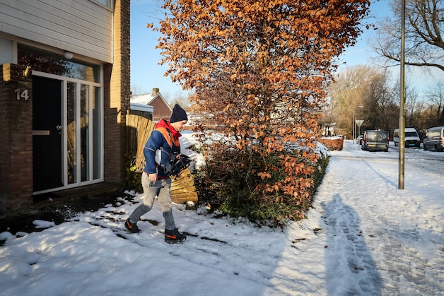 Postbezorger Luuk (19) laat zijn wijk niet in de kou staan: ‘Postbode ...