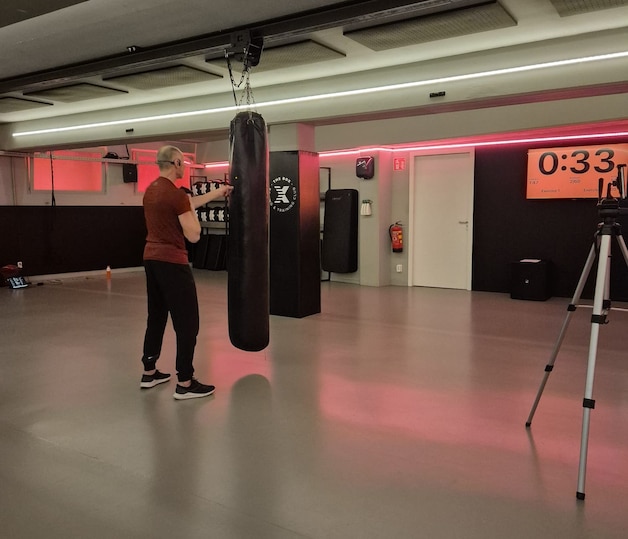 Rob (67) hoopt op zijn derde wereldrecord: ‘Het waren 3,96 stoten per ...