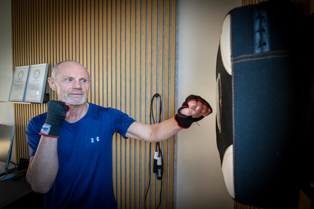 Rob (67) hoopt op zijn derde wereldrecord: ‘Het waren 3,96 stoten per ...