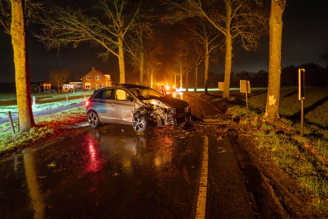 Man (26) uit Deventer crasht onder invloed tegen een boom | Regio | De ...
