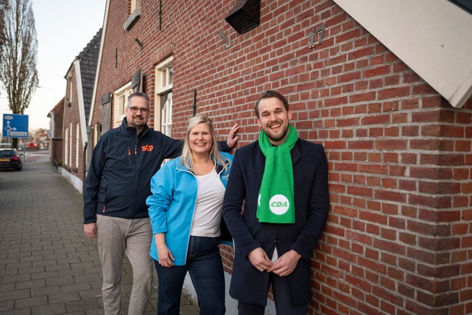 Drie buren, drie partijen, één straat: ‘Pas in het gemeentehuis gaat ...