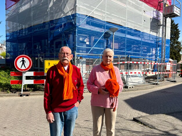 Hans en Joke uit Zwolle wonen misschien wel achter de grootste vlag van ...