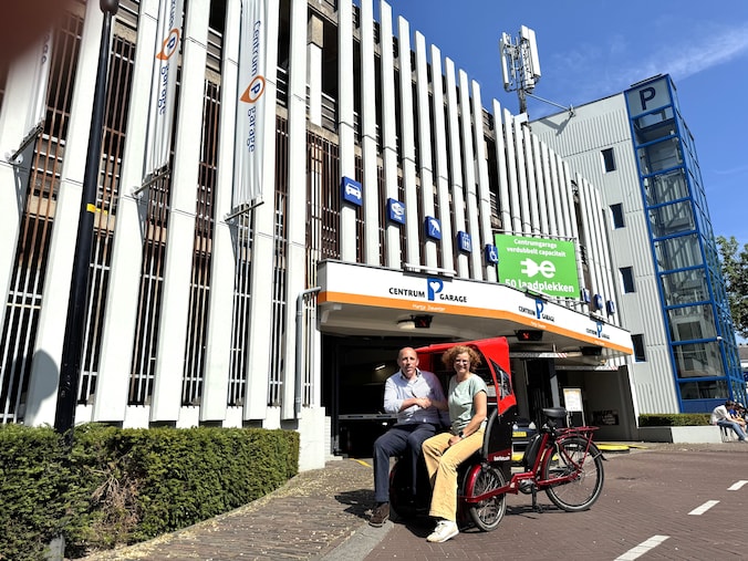 Fietsriksja krijgt vaste plek in Centrumgarage Deventer | Regio | De ...