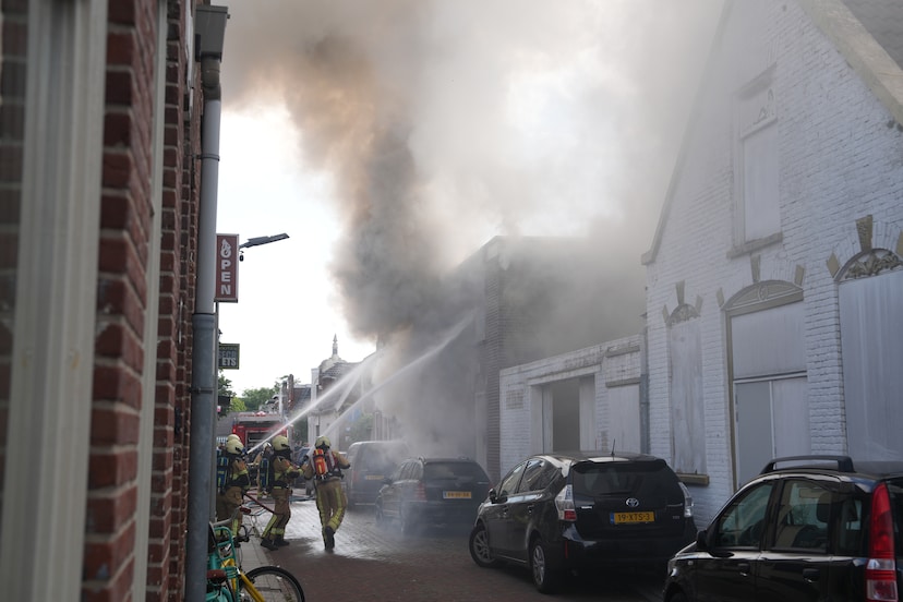 Blusvoertuigen in het centrum van Meppel