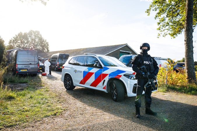 Politie doet groot onderzoek bij schuur naast N48 na vondst van ...