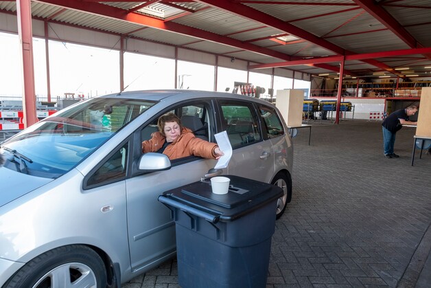 Serene rust in drive-through stembureau Wezep: ‘Als het zo doorgaat ...