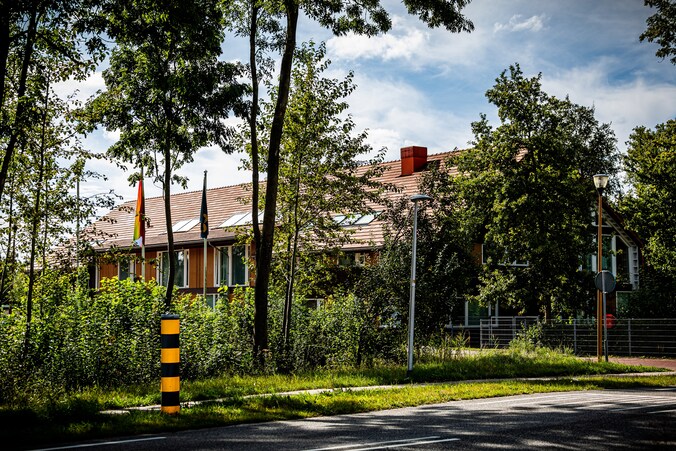 Steekincident op terrein azc Luttelgeest: man naar ziekenhuis | Regio ...