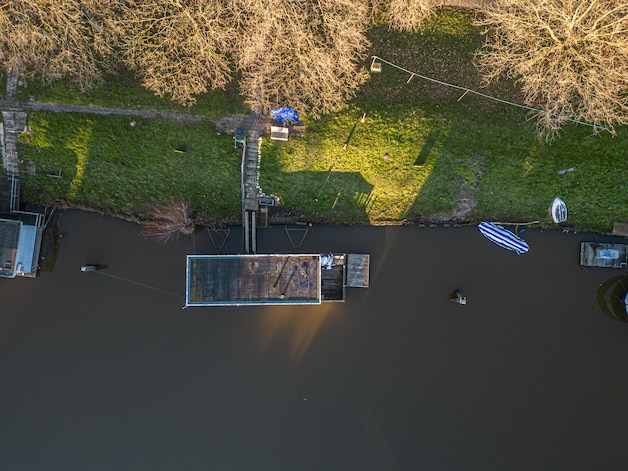 Nieuwe woonboot in Zwolle past niet, waarschuwt iedereen. Maar eigenaar ...