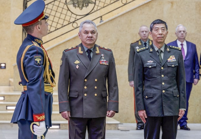 Het gonst van de geruchten: in China gaat Xi Jinping met de bezem door ...