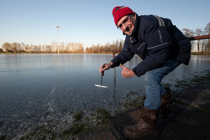 IJsbanen vol water, schaatsen uit het vet en nu bidden voor nachten met ...