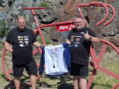 Luuk ging urenlang wandelen om af te vallen, nu staat hij aan de voet van Alpe d’Huez voor gezondheid van anderen