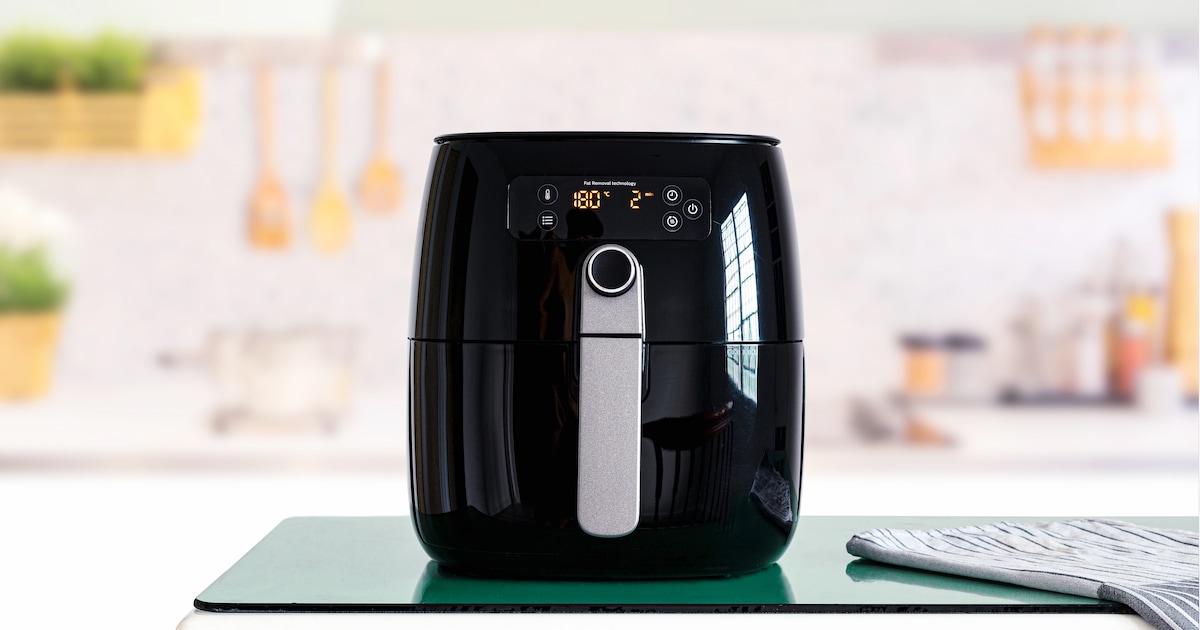 Man zette airfryer op brandende gaspit in Deventer: ‘Ik heb hem naar buiten gegooid’