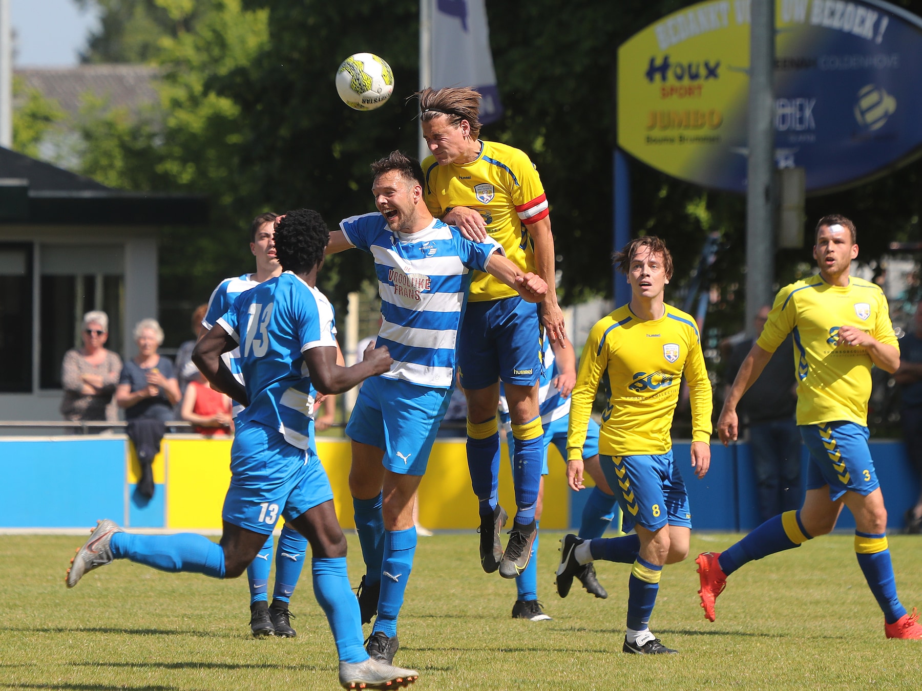 Derby in Brummen, Veluwse krakers en burenstrijd in Emmeloord, vijf tips voor het voetbalweekend