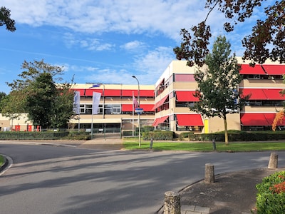 Even terug in de lesbanken, Elburgse school komt in 2026 met grote reünie