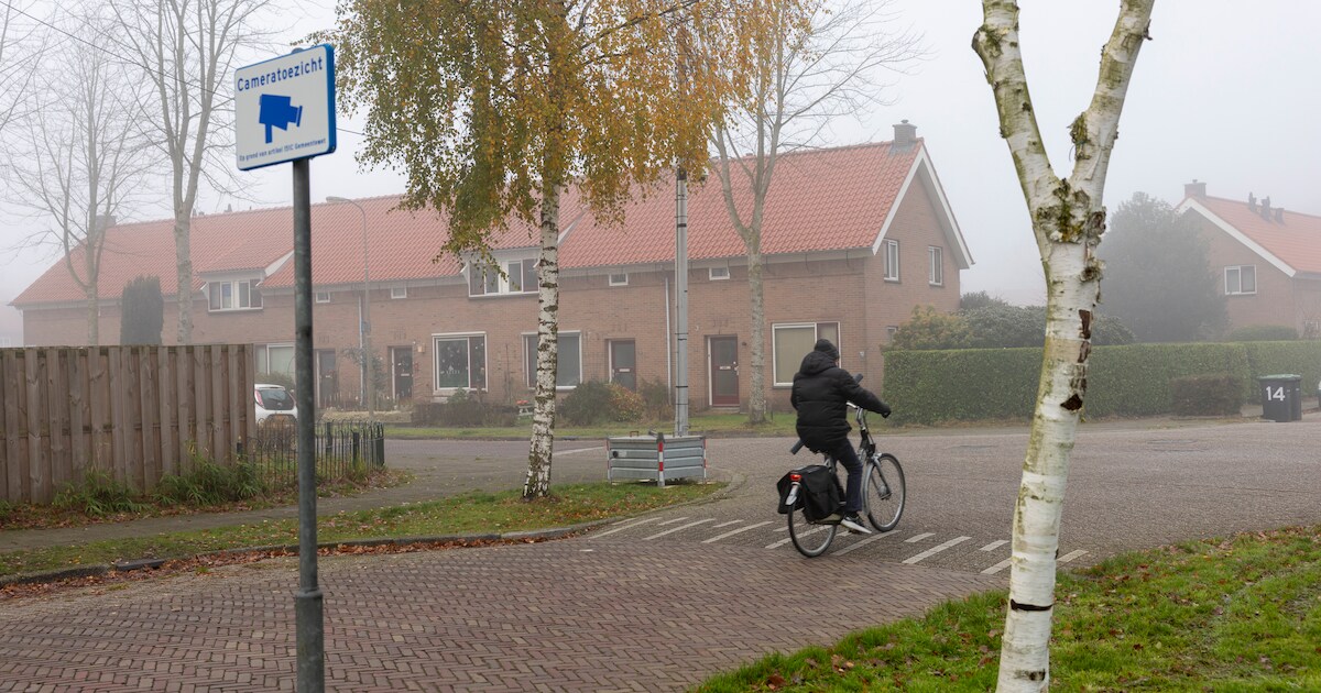 Man die vuurwerkbom in Heerde plaatste droeg opvallende sneakers