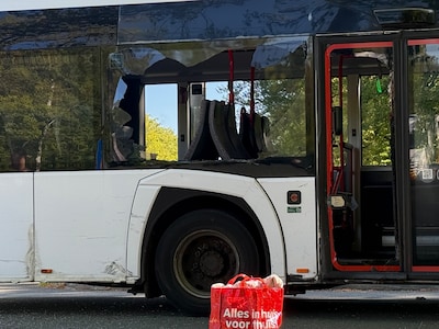 Motorrijder en bus botsen op N310 in Stroe
