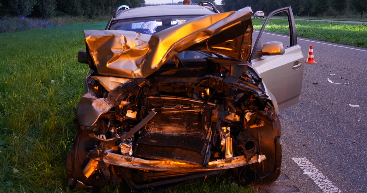 Botsing tussen auto en trekker op N305 bij Dronten