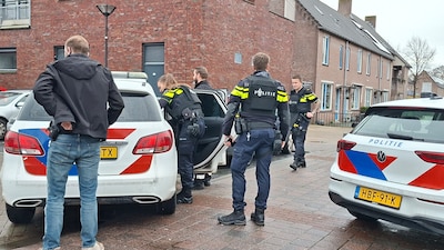 Politie houdt persoon aan na ‘verbale bedreigingen’, onderzoek naar verband met situatie op school i