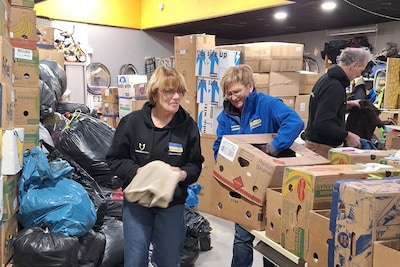 ‘Duizenden goederen’ ingezameld in Raalte voor Oekraïne