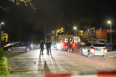 Gewonde naar ziekenhuis na incident in Steenwijk, politie zoekt verdachte