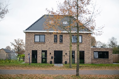 Makelaar zet eigen huis voor 1,5 miljoen te koop, maar verzwijgt de gebreken waarover hij een rechtszaak voert