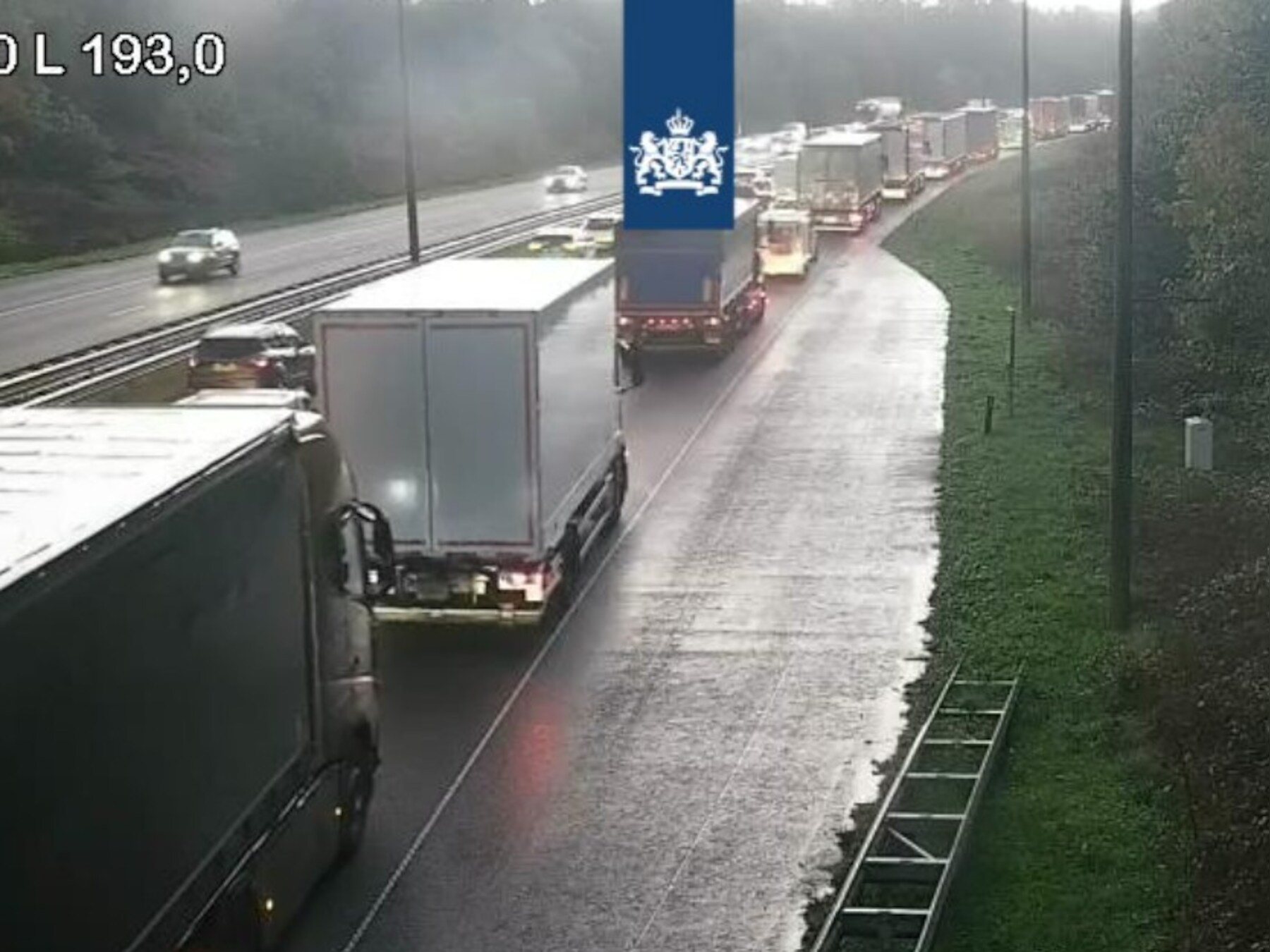 Pech en ongeluk zorgen voor chaotische ochtendspits op A50 bij Apeldoorn 