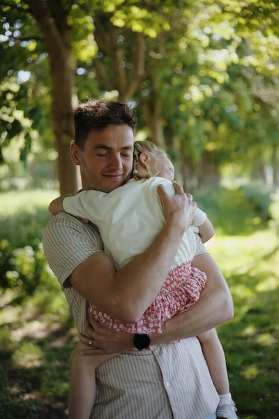 Hij deelt tijdens de marathon dadels en broodjes pindakaas uit, maar bij kilometer dertig begint Ber