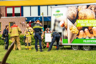Een enorme klap, een man die uit de frietkraam vliegt - maar dan gebeurt er iets goeds in Harderwijk