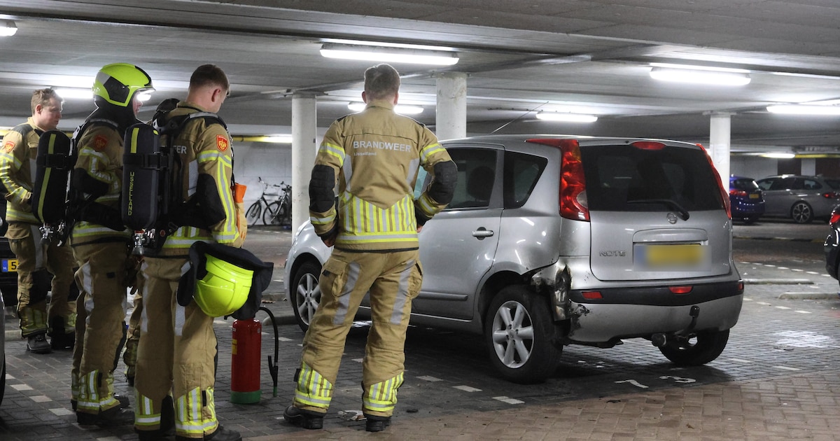 Beginnende brand bij auto in parkeergarage op het G.D. Jordensplein in Deventer