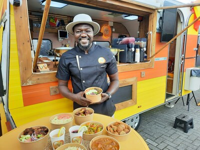 Nieuw op de Apeldoornse markt: de Afrikaanse foodtruck van Paco