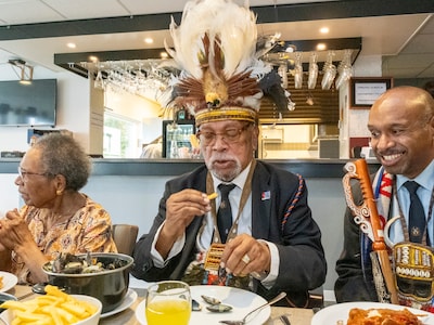 Groots onthaal voor president uit Apeldoorn: ‘Hij is er echt, we zijn zó trots’