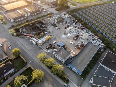 Politie sluit strafbaar feit niet uit bij afvalbrand in Dinxperlo; nog geen aanhoudingen