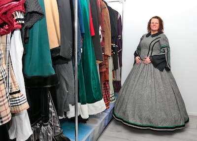 Zelfs de burgemeester gaat in kostuum: Joyce tovert Barneveld voor de tiende keer om in Dickenssfeer