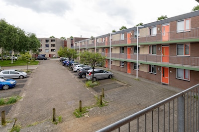 Woningcorporatie ziet bordeel, huurder ziet vriendinnetjes: rechter wil harder bewijs