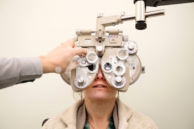 Opticien uit Rijssen betaalt salaris Hengelose medewerkster (57) steeds te te laat of helemaal niet