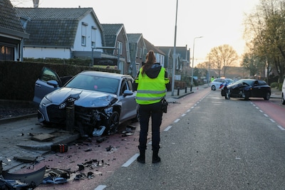 Ravage na harde klap op Schoutenstraat, bestuurders ongedeerd