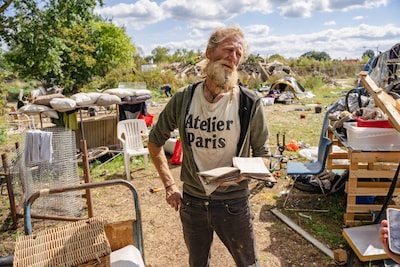Dakloze Dirk (53) leeft al maanden langs een drukke laan en ziet zijn gedwongen vertrek als een nieu