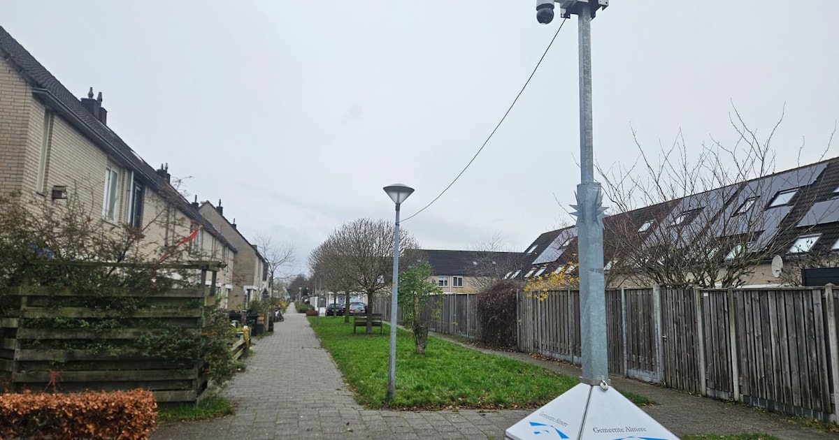 Eerst een baksteen, dan twee brandbommen: bewoonster hoopt dat camera helpt