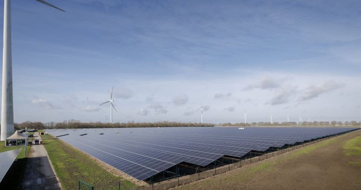 Nieuw zonnepark bij Zeewolde levert stroom aan duizenden huishoudens