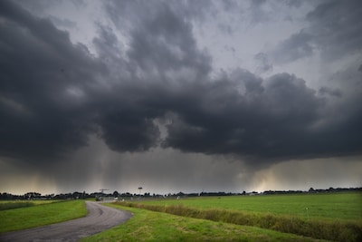 Code geel in Gelderland en Overijssel om stevige onweersbuien