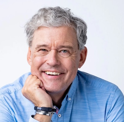 Journalist Charles Groenhuijsen komt naar Olst voor een lezing