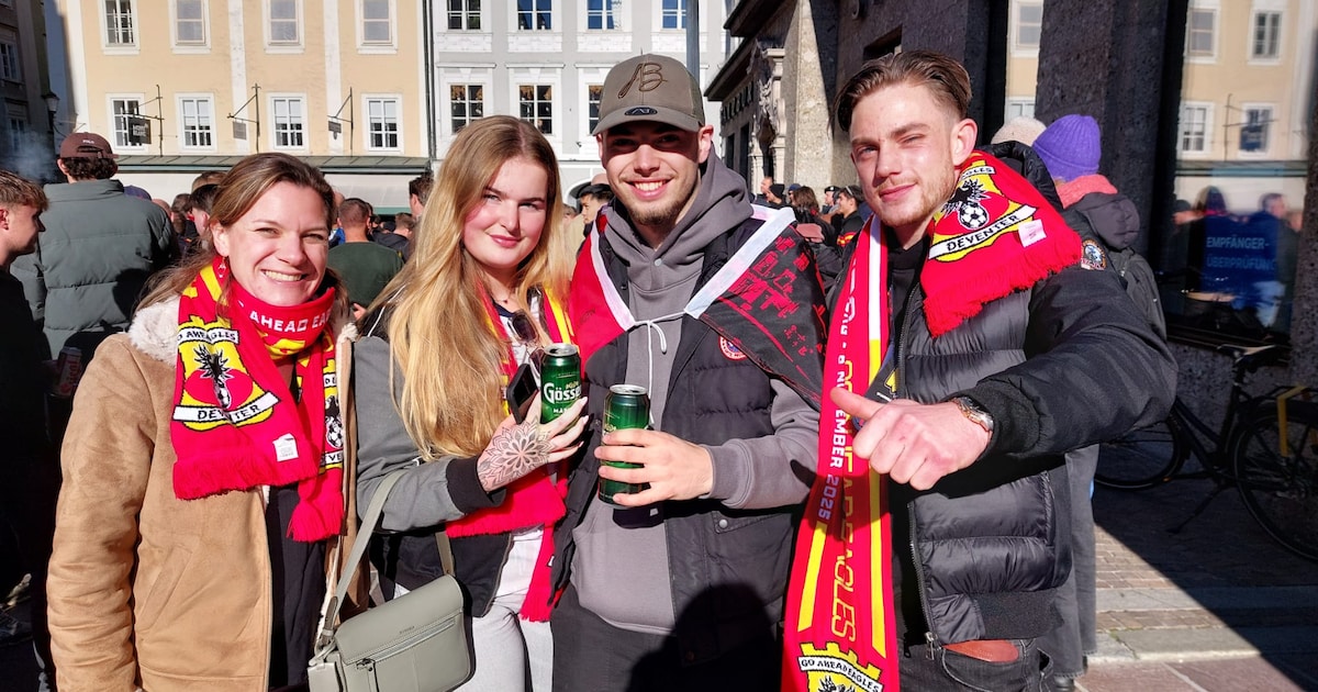 LIVE | Zingende GAE-fans veroveren plein in Salzburg • Spelers verkennen de omgeving