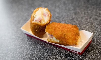 Burgemeester Almere ziet crimineel gevaar bij twee Febo’s, maar rechter is het daar niet helemaal me