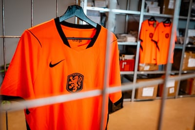 ‘Waarom ben ik kapitaal kwijt aan voetbaloutfits?’