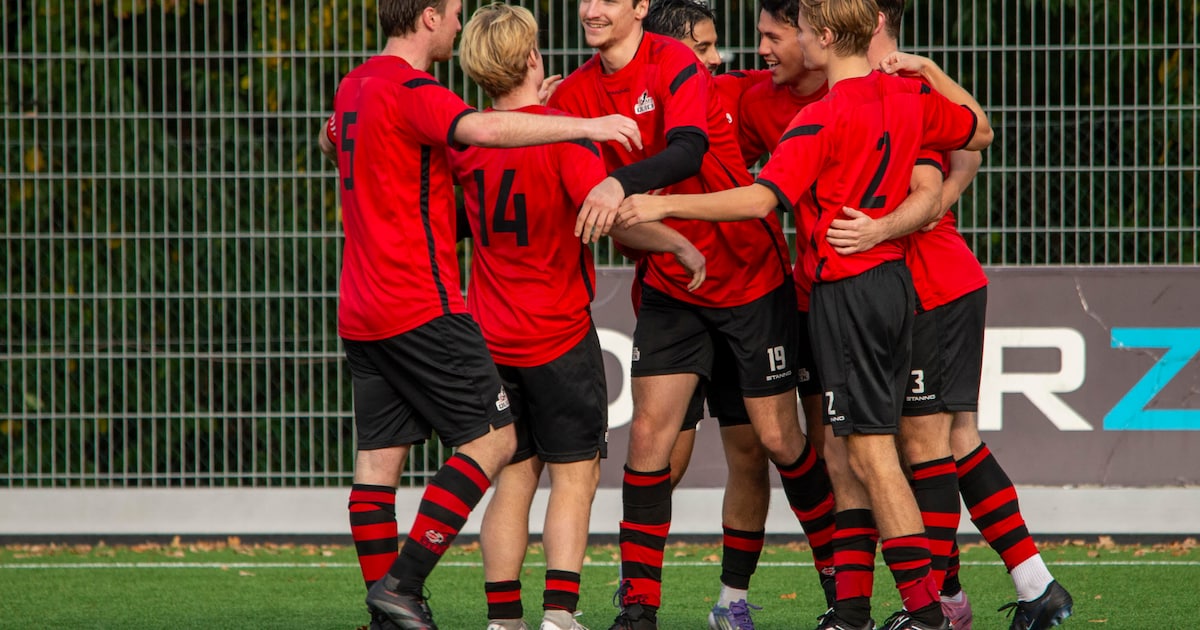 ‘Leusdens’ AFC Quick 1890 stunt tegen Hees in bekertoernooi: ‘We gaan lekker op de fiets’